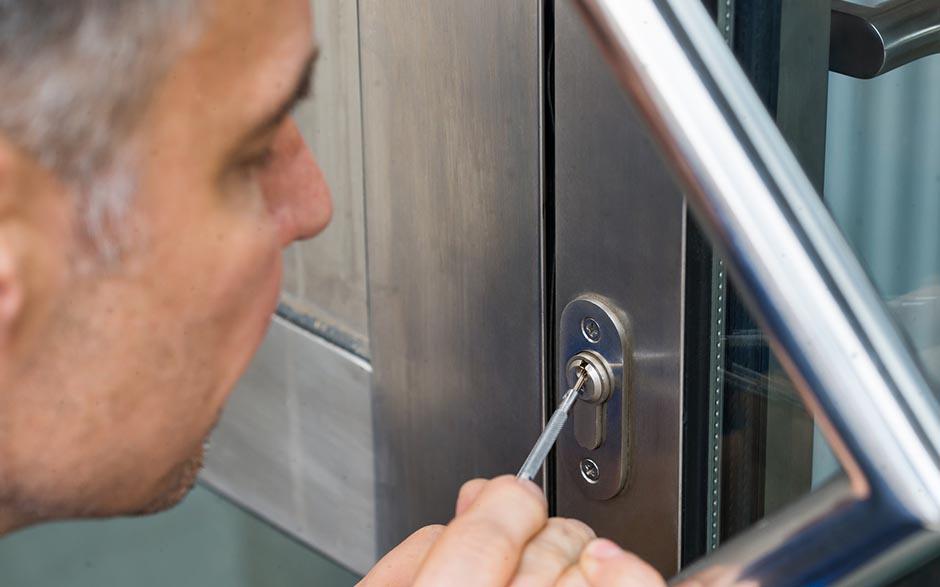 ouvrir porte avec clé derriere Provins